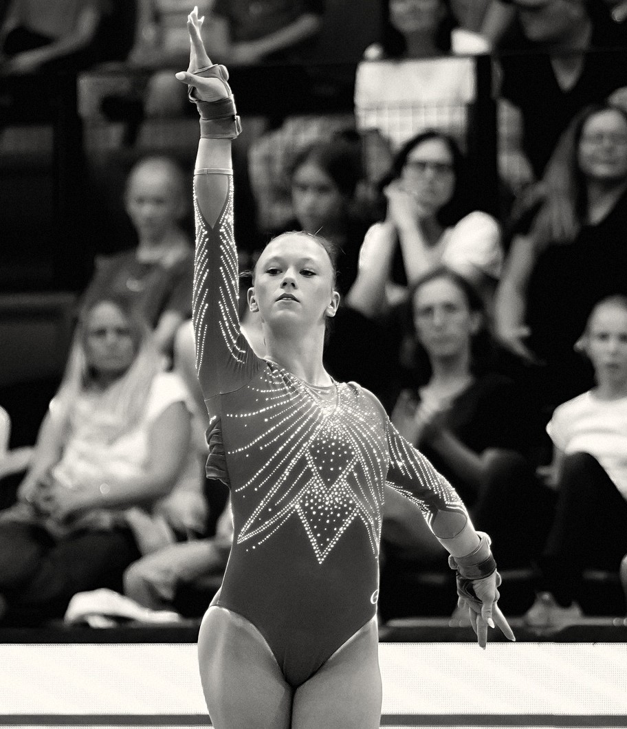 Charleen Pach im Schwarzweiß-Porträt bei der 2. WM-Qualifikation in Stuttgart